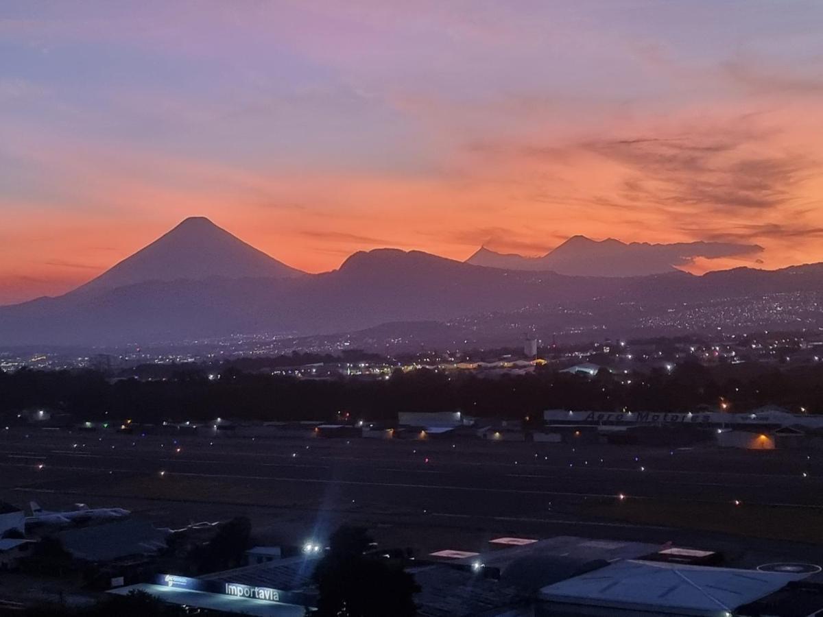 Amazing Volcano Views In Front Of Airport Guatemala City Exterior photo
