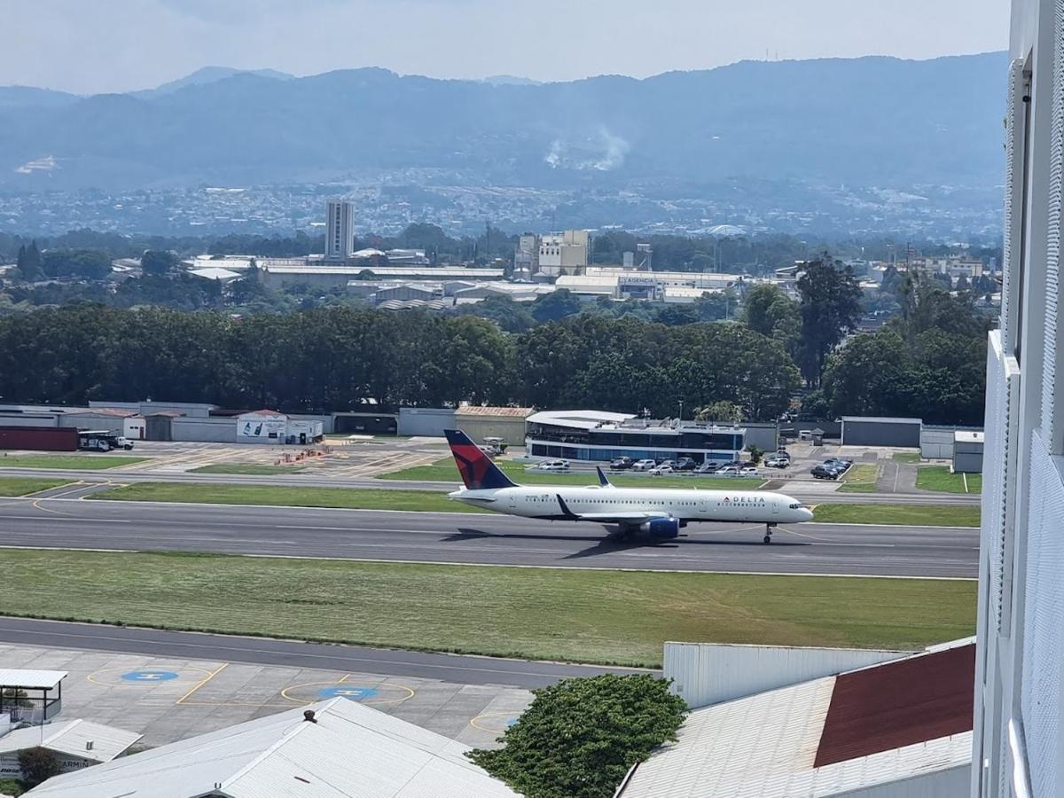 Amazing Volcano Views In Front Of Airport Guatemala City Exterior photo